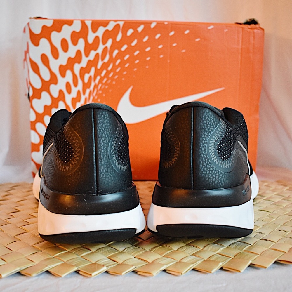 🚨SOLD🚨NEW Nike Renew Run (Black/White) - Picture 4 of 8